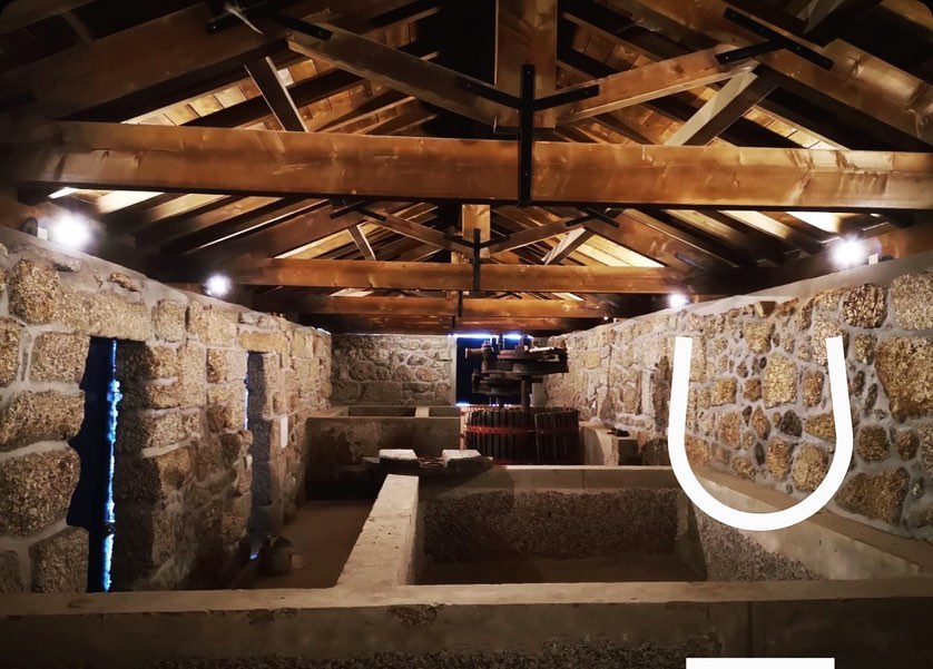 wine_alle's tweet photo. “Sem Igual” means “Without equal” - It was chosen to define a Vinho Verde that is different from the popular fizzy and sweet style, but still made with the local grapes.
@semigual100 is located in Lousada, about 35 minutes from Porto. 

#winetourism #winescape #partnership https://t.co/jgqpD8qvbf