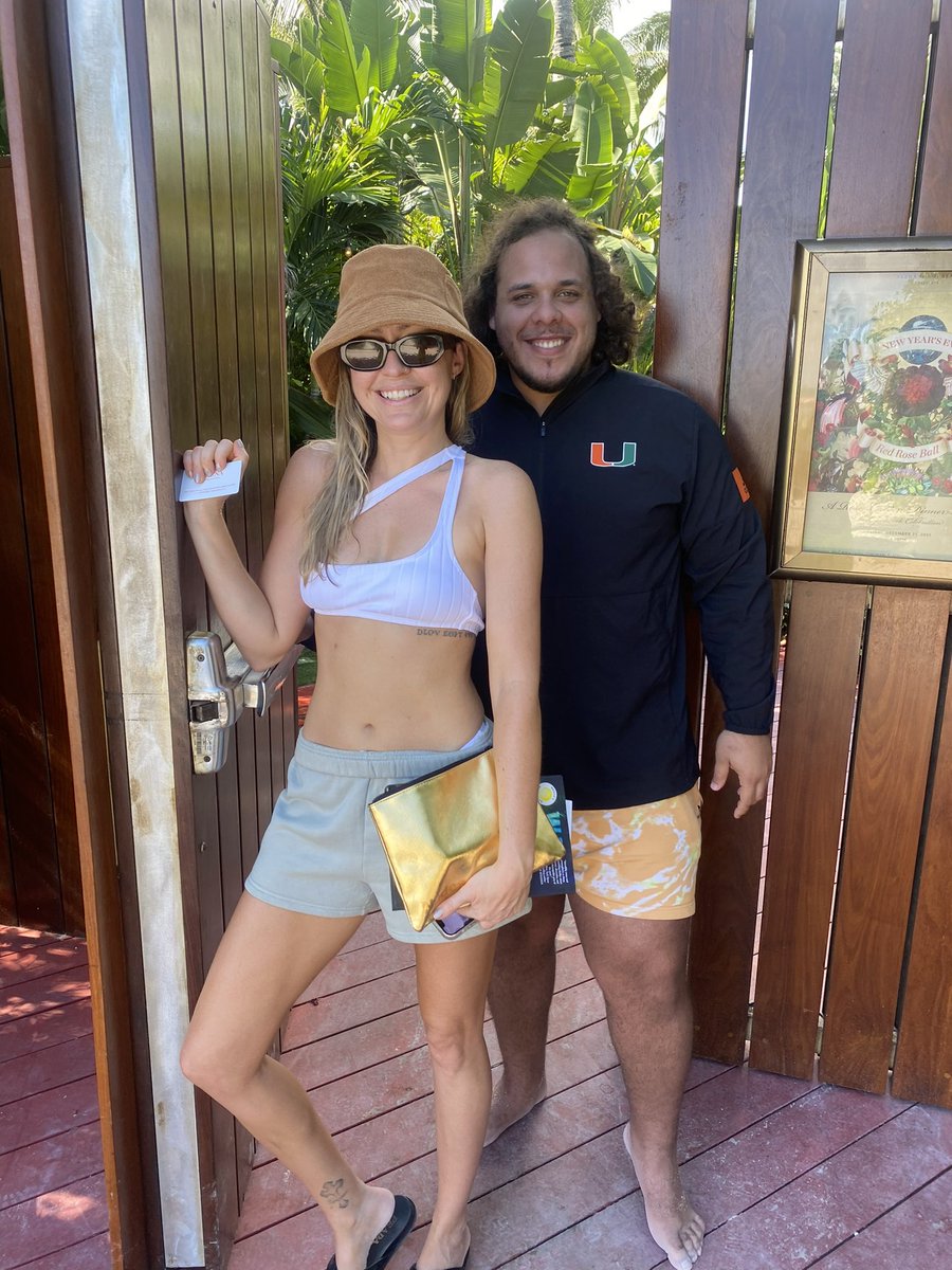 BangMeBoxCyrus's tweet photo. We met theeeee @BrandiCyrus !! 
@__susanblue 💙💙💙 https://t.co/48Gx3Nd4ah