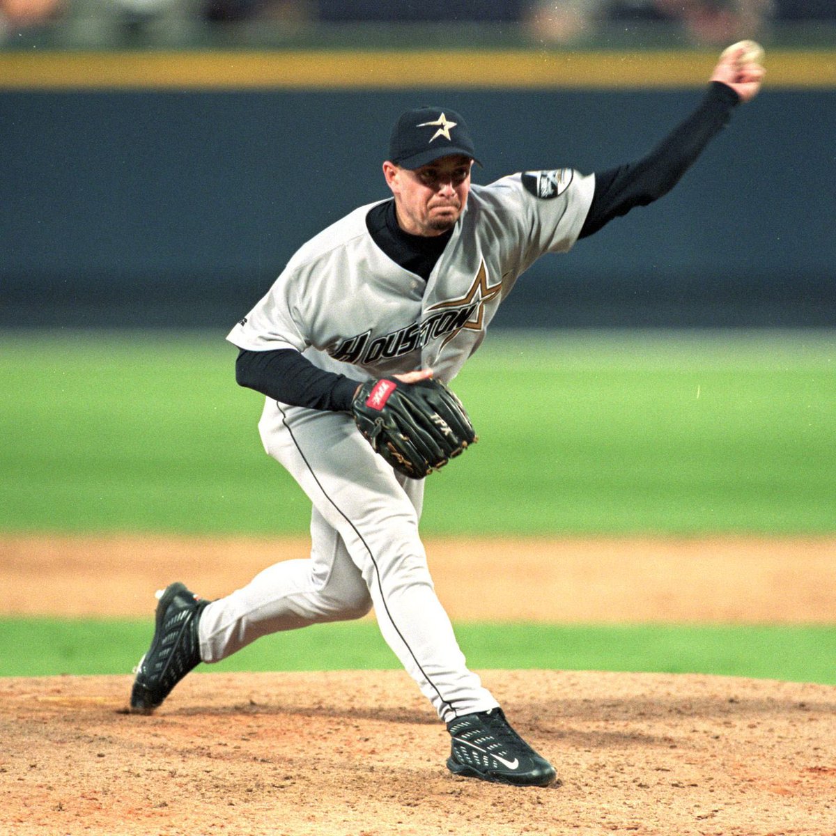 BenVerlander's tweet image. We don’t talk enough about how Billy Wagner threw right handed as a kid, broke his right arm, and learned how to throw left handed while the right side was still healing. 

He’s now on the verge of the Hall of Fame and is one of the best closers of all time.