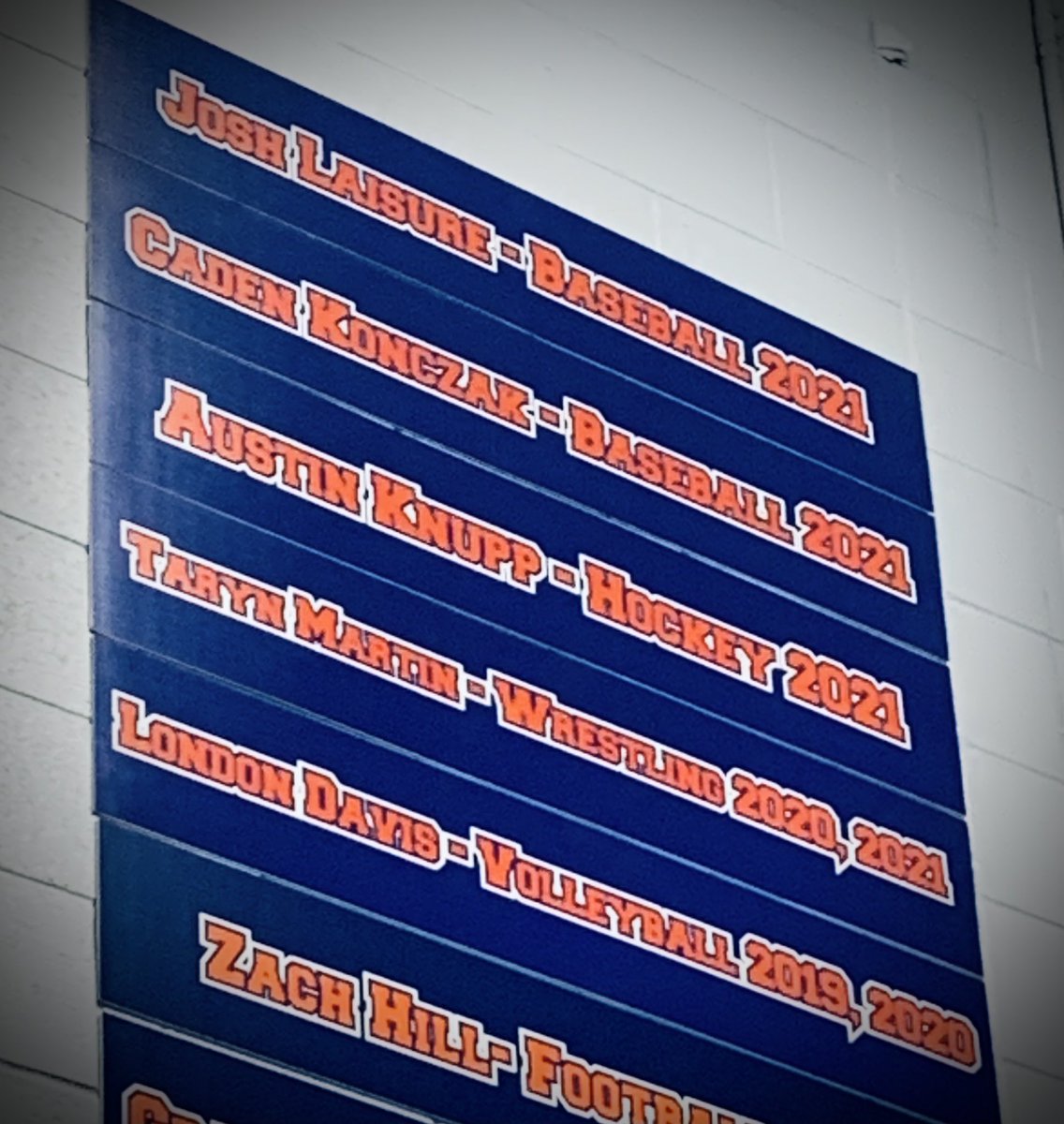 orangesccoach's tweet photo. Last day in the wt rm &amp; finally got the class of 2021 on the Earned Rack! A special group who committed themselves to consistency, hard work &amp; a willingness to be uncomfortable! Forever honored above Earned Rack! @Orangevball @OOHSgirlswrest @OOHShockey @oobaseball @OrangeHS_AD https://t.co/Ty7uDIR4GY
