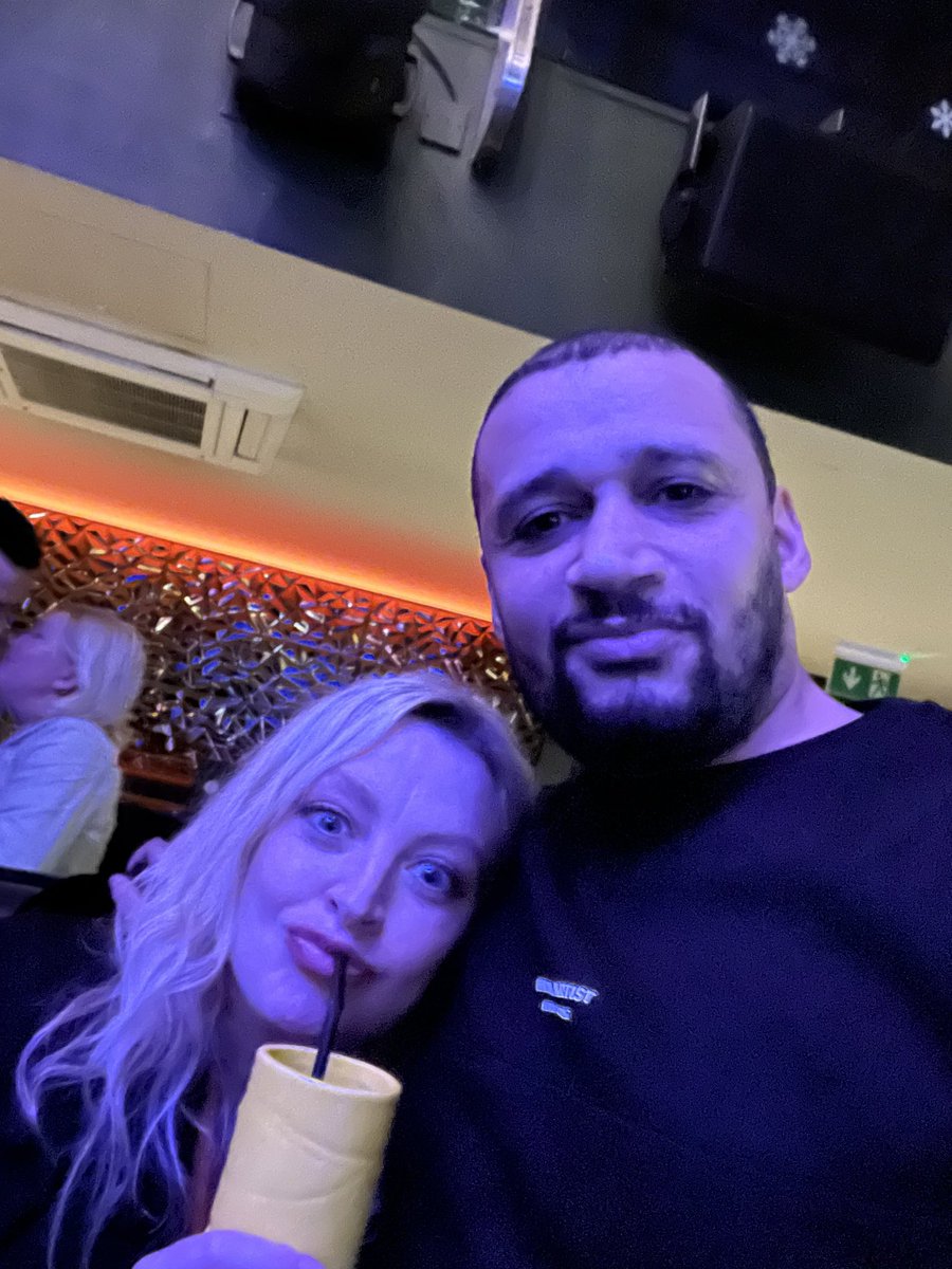 curtiswoodhous8's tweet photo. Hi son, mums had oysters and cocktails today. My advice would be to turn your tele up extra loud tonight kid. @kylewoodhouse7 🤷🏽‍♂️ https://t.co/BkPsx4OcgP