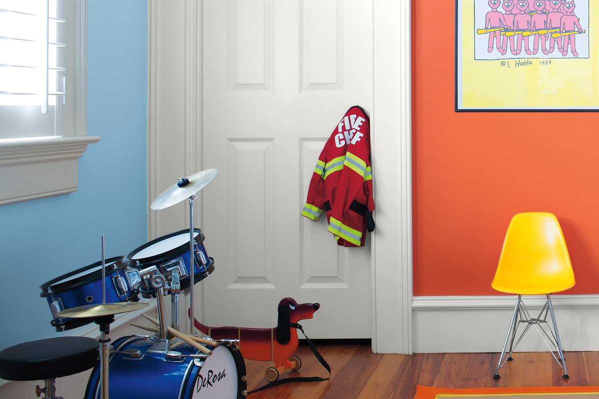Blue and orange create a fun complementary color scheme for the kid’s room. Sapphireberry 2063-60 on one side, Orange Parrot 2169-20 on the other, and Chantilly Lace OC-65 (doors and trim) in the middle. Give us a call when you’re ready to paint.... sluri.us/j6lhi567b
