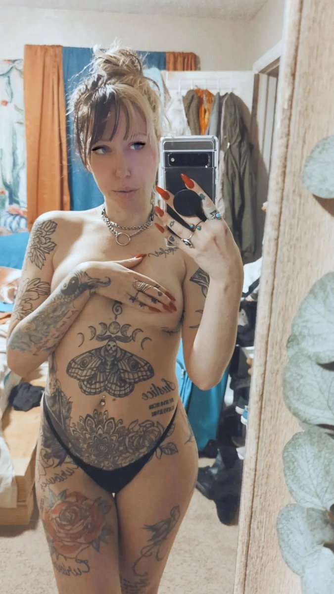 reminder that I'm real active on OF again ☺️😈