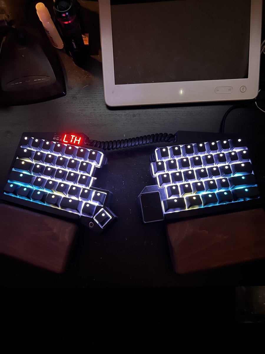 jimcavoli's tweet photo. Finally have the UHK 60 V2 in place and hot damn this thing was worth every penny and every day. No compromises in the @UltHackKeyboard design, manufacturing, or software. Single best board I’ve been had my hands on. Feels like home. #uhkv2 #ultimatehackingkeyboard https://t.co/cpxdxNaS0X