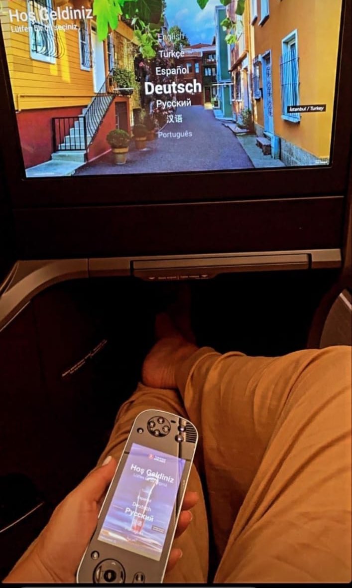 No podíamos permitirnos que nuestro diputado santafesino viaje a Islas Maldivas con su pareja en una incómoda categoría “Turista”. Por suerte escogió “Business” para su travesía. Fin.