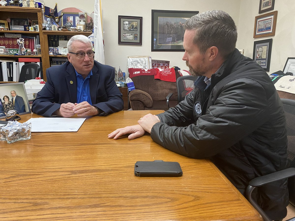 Met with Vandalia Mayor Ricky Gottman earlier this morning. We talked about issues that are important to the City like economic development. 

I’ll continue to work with local officials in #IL15 to make sure our communities have the tools and resources they need to grow.