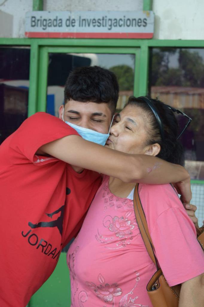 AsuncionMuni's tweet photo. #OperativoFinDeAño
Se viene la fiesta de fin de año, que conlleva grandes encuentros entre familiares👨‍👩‍👧 quienes, en algunos casos, no se ven desde el inicio de la pandemia. Desde la TOA estamos trabajando intensamente para que sea un momento seguro para todos🙌😷 https://t.co/GLpOnM6fMa