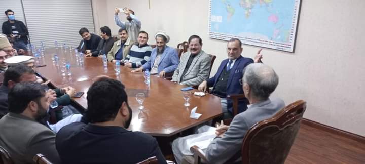 HamxaaTweets's tweet photo. پاکستان تحریک انصاف خیبرپختونخوا کے صوبائی صدر وزیر دفاع پرویز خان خٹک سے ہزارہ ڈویژن سے تعلق رکھنے والے ممبران صوبائی و قومی اسمبلی کی ملاقات
اجلاس میں بلدیاتی انتخابات فیز 2 کی حکمت عملی اور تحریک انصاف کو مزید متحرک کرنے کے حوالے سے تفصیلی گفتگو
#PKinAction https://t.co/pydeJorRiZ