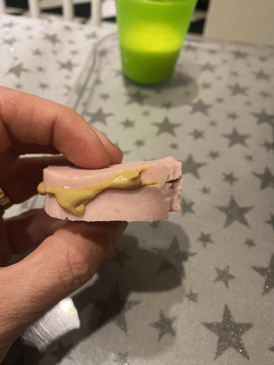 JaniKarkkainen's tweet photo. Jätkät tilas iltapalan päälle jotain lisää saatetekstillä yllätä meidät.
Nyt ne huutelee ”Isi täää oon 10+”
#isihommat #hallussa https://t.co/PonkLmm8KR