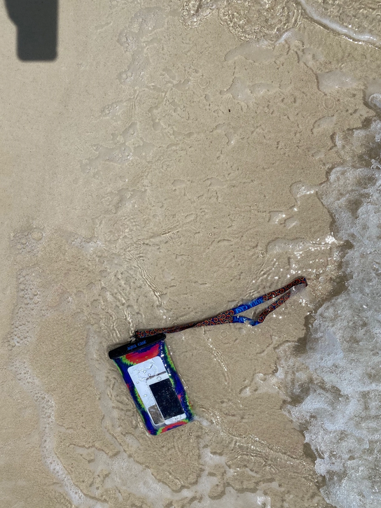 The Aqua Case FLOATS !!
aquacase.net
.
#underwaterpics #underwaterlife #WaterProofCase #WaterSports #kayak #kayakadventure #memories #pictureskayaking #waterproofphonecase