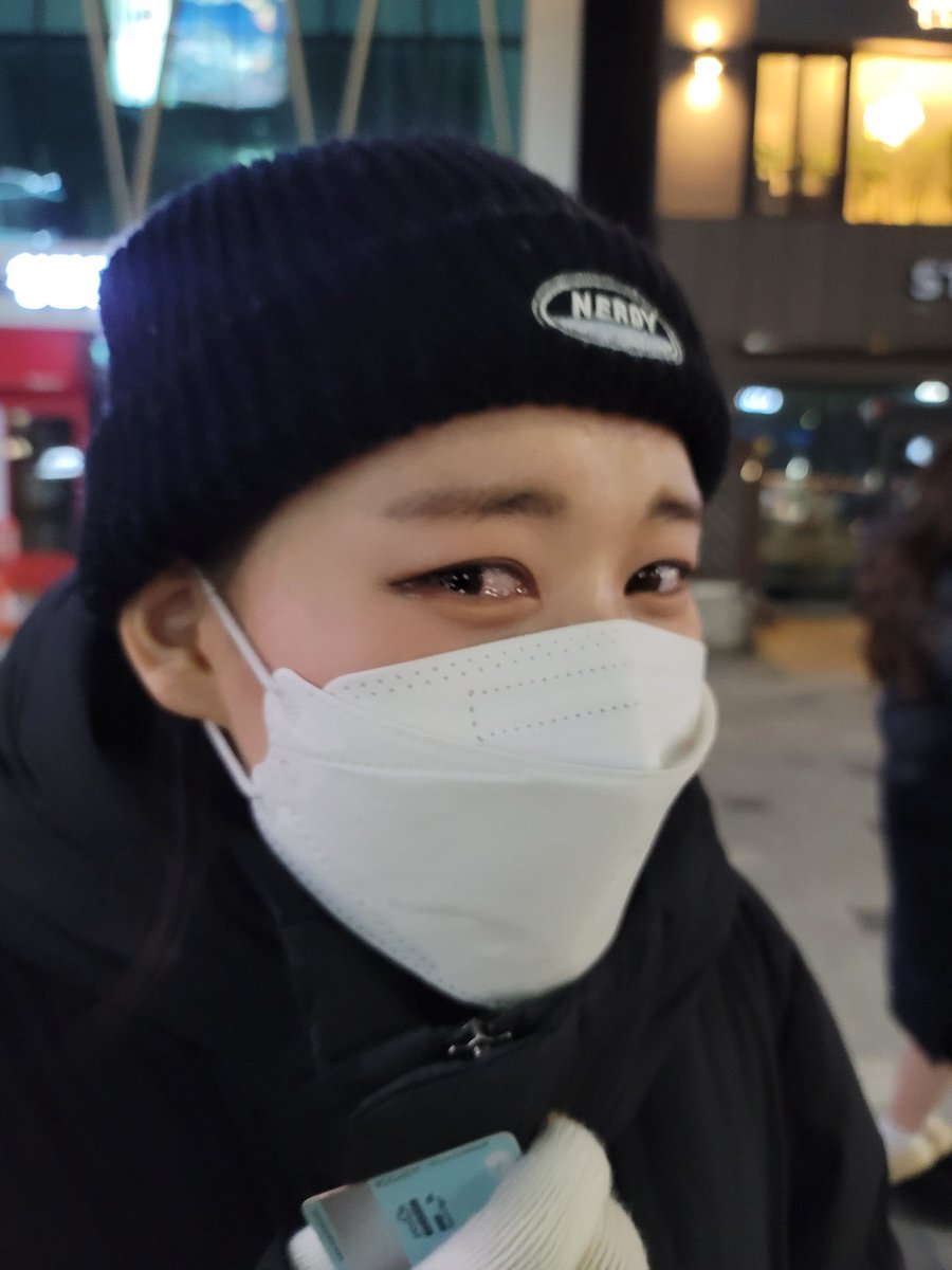 ellythinking's tweet image. STOP why is she crying ☹️