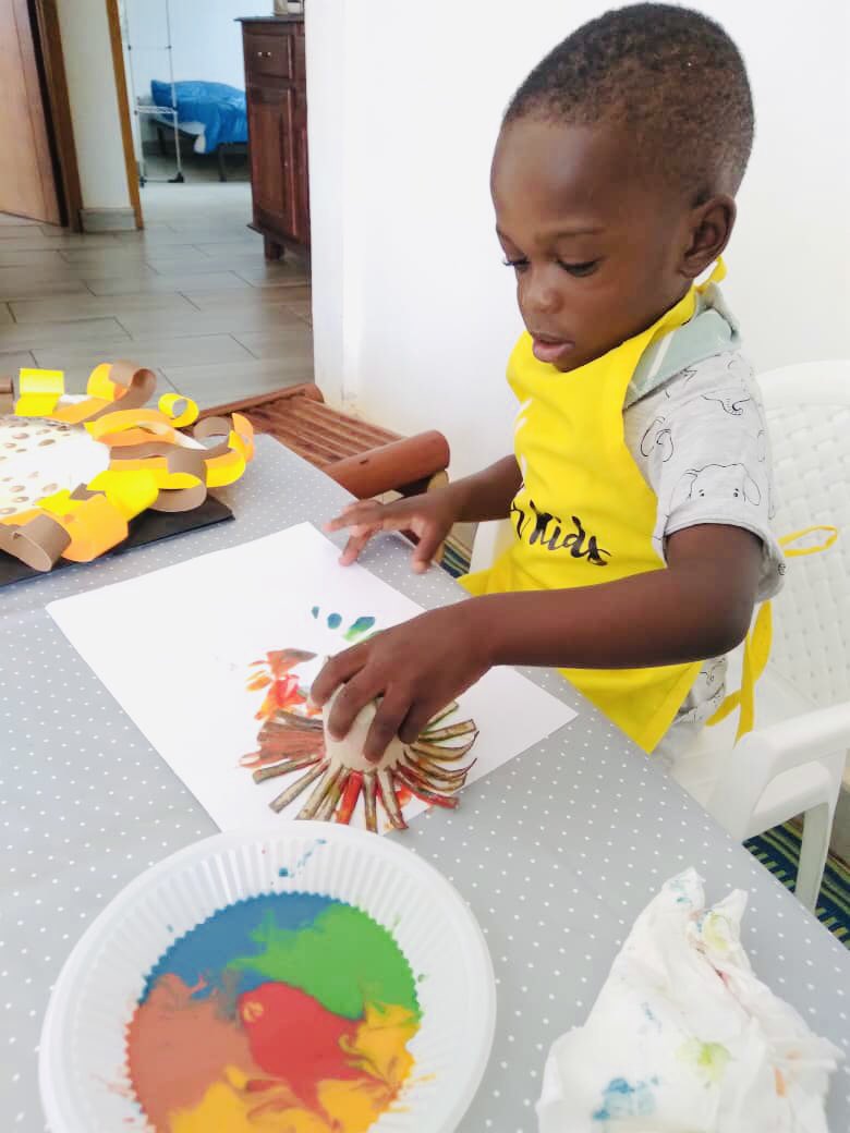 forkids237's tweet photo. Meilleur moment de la semaine ?
Certainement l'atelier crรฉatif ๐คฉ๐จ๐
#Fireworks #PaperRoll #ActivitiesForKids #Creativity https://t.co/3C4A9yxMrf