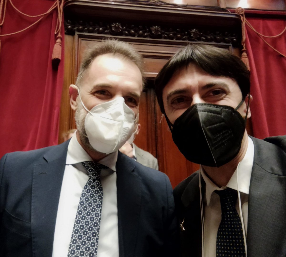 ManfrediPotenti's tweet photo. 🔵Con il collega On. #MassimoBitonci, intervenuto in dichiarazione di voto, l' ultimo del 2021, sul voto finale per la #LEGGEdiBILANCIO per il 2022...
Un intervento appassionato e tecnicamente ineccepibile !!
Gli ho espresso i miei più sinceri #complimenti per aver... (1/2) https://t.co/rog7yusRMK
