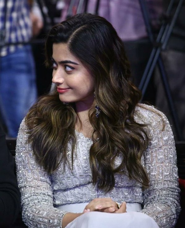 RashmikaFanArmy's tweet photo. Who Is @iamRashmika 🙈❤

In Maths - My Solution
In Art - My Inspiration
In History - My Queen
In Geography - My World
In Science - My Oxygen

In Me - MY EVERYTHING ❤😘 

#5GloriousYearsOfRashmika
#RashmikaMandanna https://t.co/JlBtwfHY5C