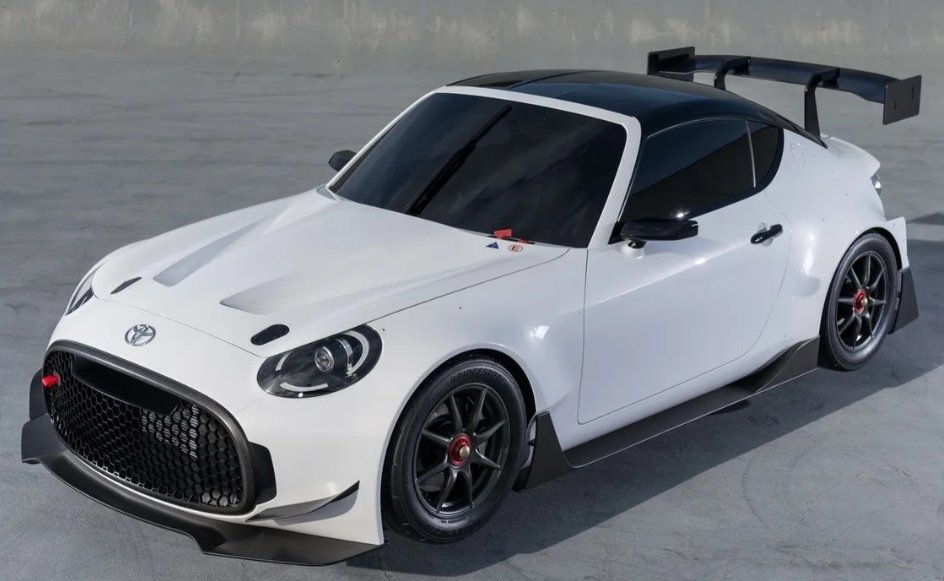 Ahora si que si...

#ÚltimoDirecto del #año XD

22.30h - #GTSport - #Carrera amistosa de los <a href="/MiurasGT/">MiurasGT</a> :3)

#LagoMaggiore con el #Toyota SFR Concept, pinta interesante jiji
Yo os espero por mi canal de #Twitch (Twitch.tv/Vittorio_Post) para un #directo de #chill

#simracing #PS4