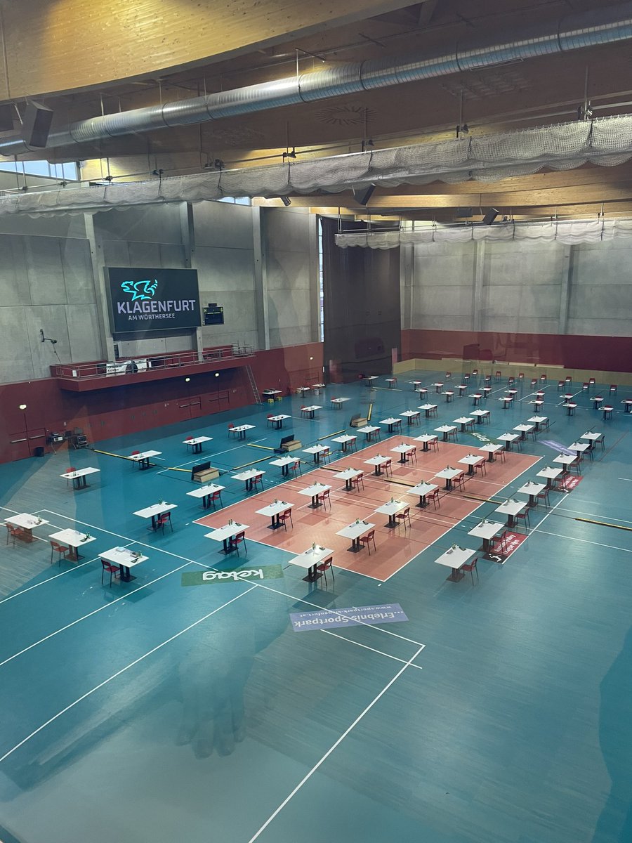 Gemeinderat heute aus der Ballspielhalle im Wörtherseestadion. #hallenbadneu #fpoe