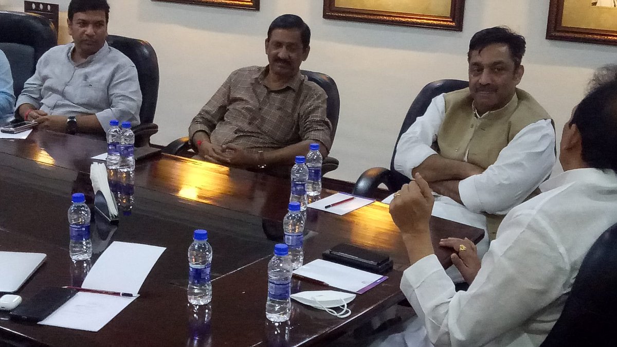 bhushankpatil12's tweet photo. Glimpses of our meeting with @INCSCDept Chairman Shri @RajeshLilothia along with @INCMumbai President Shri @BhaiJagtap1 , Working President Shri @Charanssapra &amp; my colleague Shri @AdvSandesh1 https://t.co/vWXUYISrOW