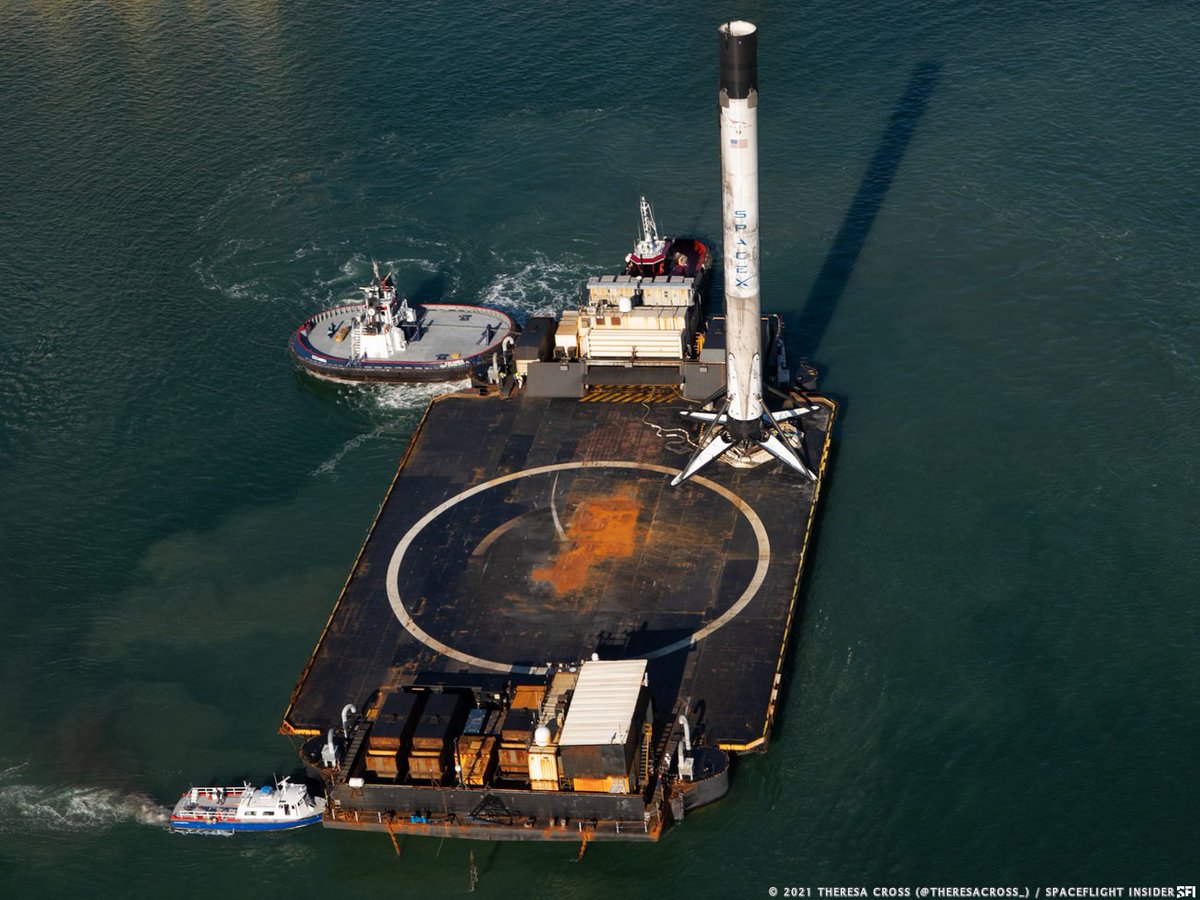 Justlet_me_'s tweet photo. SpaceX #Falcon9 booster #B1069 arriving in @PortCanaveral Dec 29, after a lengthy voyage back to #Florida’s #SpaceCoast. Visible damage after its 1st mission launch/landing, #CRS24 / Dec 21. #Titusville #CocoaBeac
@redwire
@Space_Station
@SpaceX https://t.co/yltsNWLb0X