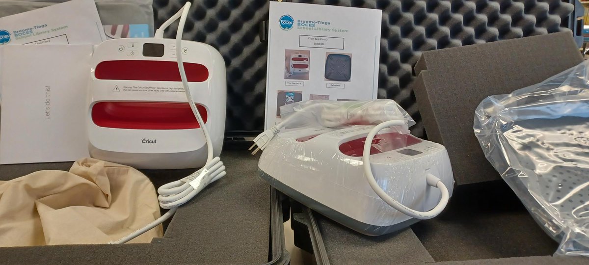 Kgarcia435's tweet image. Unboxing the Cricut Easy Press.  Happy New Year! btboces.org/SchoolLibraryS… #btsls