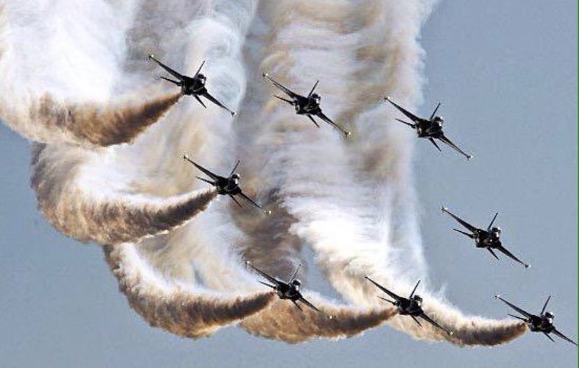 -
.. لا نادت الأرض .. " فز " من السحاابه ..  شهاب
..ارض السعودي ..  يموت وما - عطاها لاحد !