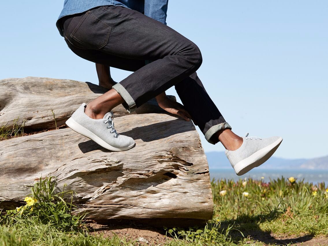 Stylish and practical 🌱this pair of Allbirds is made from merino wool + recycled materials. It feels like walking on a cloud! The great part is that they are machine washable and the wool soles minimize odor.