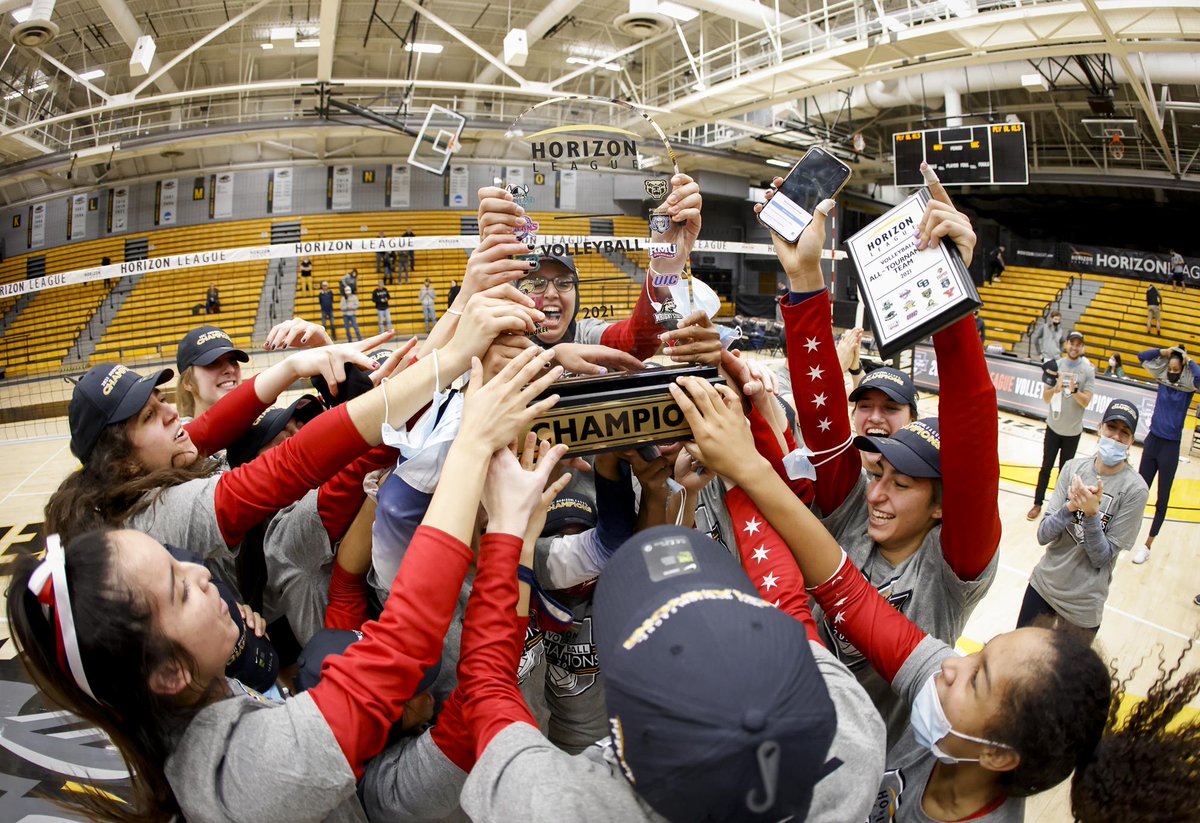 UICFlames's tweet photo. For the first time ever, @UIC_Volleyball played in the NCAA Tournament in 2021. The Flames won 3 consecutive 5-set #HLVB matches to win the 2nd conference tournament in program history, setting up a date with the top overall seed Louisville.
#FlamesFlashback | #FireUpFlames https://t.co/GduvagH4fa