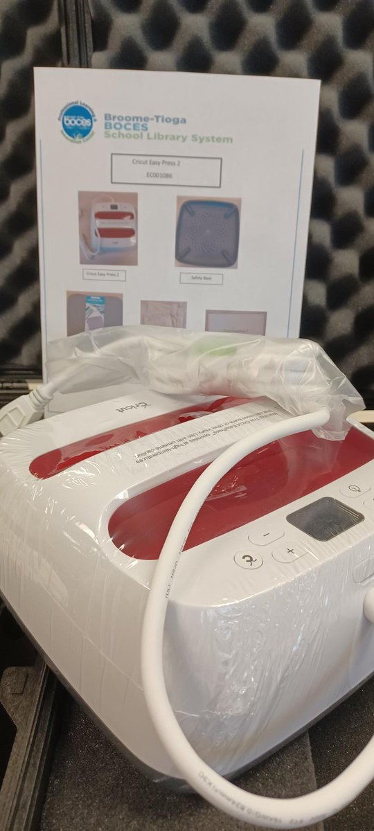 Kgarcia435's tweet image. Unboxing the Cricut Easy Press.  Happy New Year! btboces.org/SchoolLibraryS… #btsls