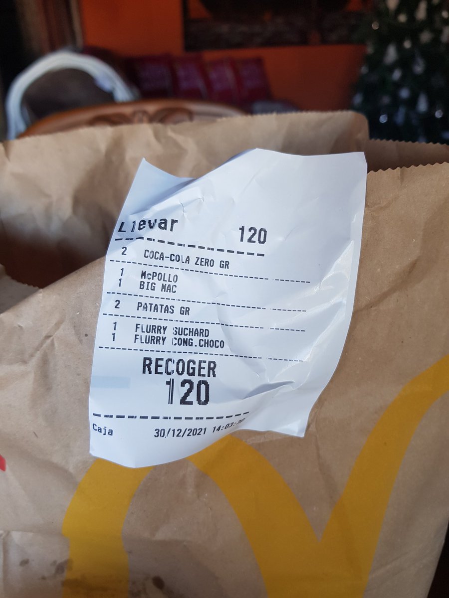 AgustinaZgz's tweet photo. 18.90€ 2 menús y 2 helados en @mcdonalds_es. Ilusión por comerme un #BigMac después de unos años.
1. Me parece una barbaridad el precio pero bueno...
2. Abrir la caja del Big Mac y encontrarme esto... no tiene precio.
Esto en un #McAuto de #Malaga. https://t.co/669Xksh7qO