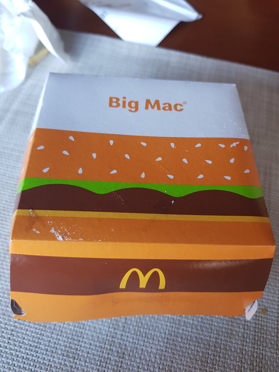 AgustinaZgz's tweet photo. 18.90€ 2 menús y 2 helados en @mcdonalds_es. Ilusión por comerme un #BigMac después de unos años.
1. Me parece una barbaridad el precio pero bueno...
2. Abrir la caja del Big Mac y encontrarme esto... no tiene precio.
Esto en un #McAuto de #Malaga. https://t.co/669Xksh7qO