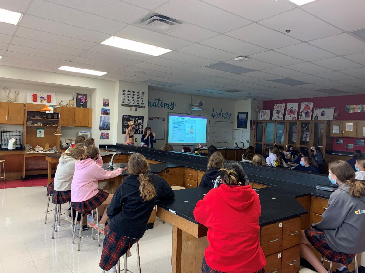 VizAcademy's tweet photo. 8th grade “shadowed” 9th grade to see what Biology will be like. They sat in on Mrs. Benigno's class and were able to see a deer's heart and lungs. The 8th grade left her room feeling very excited for next year!
#biologystudent #biology #vizpride
#readyforhighschool https://t.co/3d8GOpwwZI