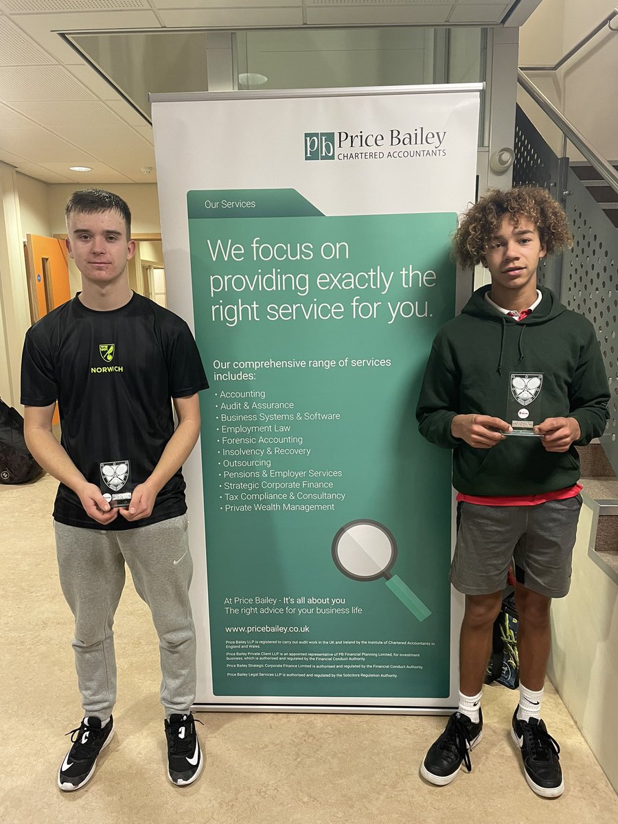 Tennis_Edge's tweet photo. The Mens finalists 🙌🏻
Kai our winner 🏆👏🏻👏🏻
Ethan our runner-up 🥈👏🏻👏🏻
#PriceBailey #tennisedgechristmas #PlayerFocussedEvents @SimpsonsMalt https://t.co/hkiWhK0UEF