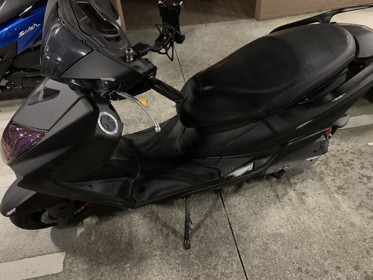 DfniVd's tweet photo. 大阪からシグナス4型売ります。
15万円。走行距離17390km。
不具合、ウインカー左割れ、外装左側だけ傷があります。
3枚目の通りです
それ以外は問題なしです。
一昨日オイル交換しました。
個人売買なのでノークレームノーリターン。
現車確認よろしくお願い致します。
気軽にお問い合わせください。 https://t.co/09ipGF6pMX