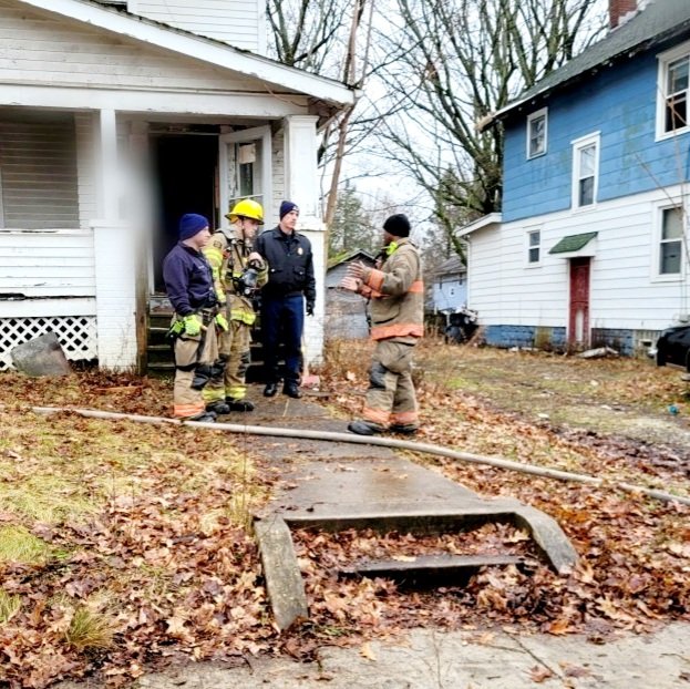 AkronFiredept's tweet photo. All hands on deck with Station 9C crew out training with their rookie. We build teamwork and make sure we are prepared for the next emergency that comes our way. #AlwaysLearning #AlwaysWorking #AkronStrong https://t.co/BqQfuHmcGJ