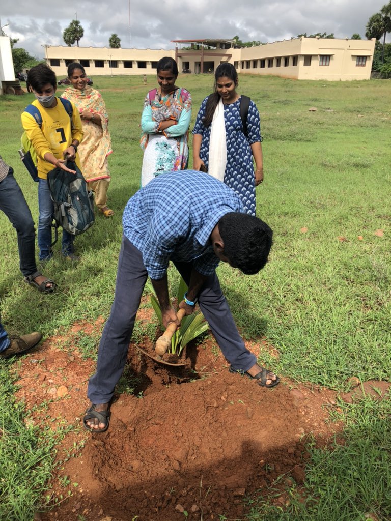 pnbalamurugan's tweet photo. Madurai gave us different opportunities.
Madurai Azhagar Koil PoigaiKaraiPatti #Zoho #ruraloffice houses as many trees now. All planted by our own employees. #2treepermonth https://t.co/KCj3XVtl2I