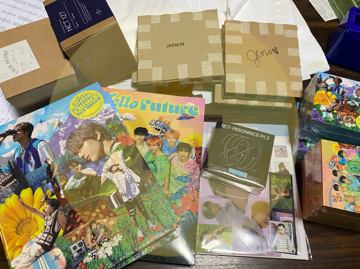 yutindero's tweet photo. #YutAvailable - We’ll sell these extra items from older GOs via a New Year sale! 😂 These are mostly from bogus buys, defective items or extras lang talaga.
Dream HF albums are sealed and first press (prices will be first press din). https://t.co/qJRCrDOeux