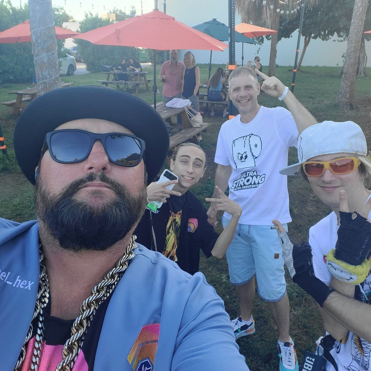scamface_'s tweet photo. https://t.co/FaUJY3E9ZV 
#kryptosparbuch 
#nardoTeamWin
#GmoneyHex
#scamface https://t.co/STO1xpTX6U
