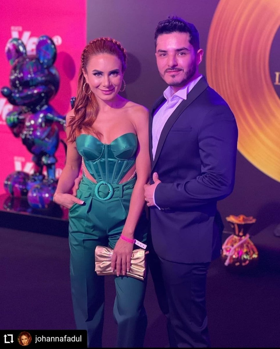 DiaaDiaCaracol's tweet photo. @JohaFadul y @JUANSE_QUINTERO son una de las parejas más seguidas en redes sociales, nos cuentan cómo fue su 2021 y los proyectos que tienen para el 2022. 🎉👏🎊🥳 #DíaADíaTuCasa #DíaADía #JohannaFadul #JuanseQuintero #FinDeAño #FritangaExpress https://t.co/gkQtG0mW5c