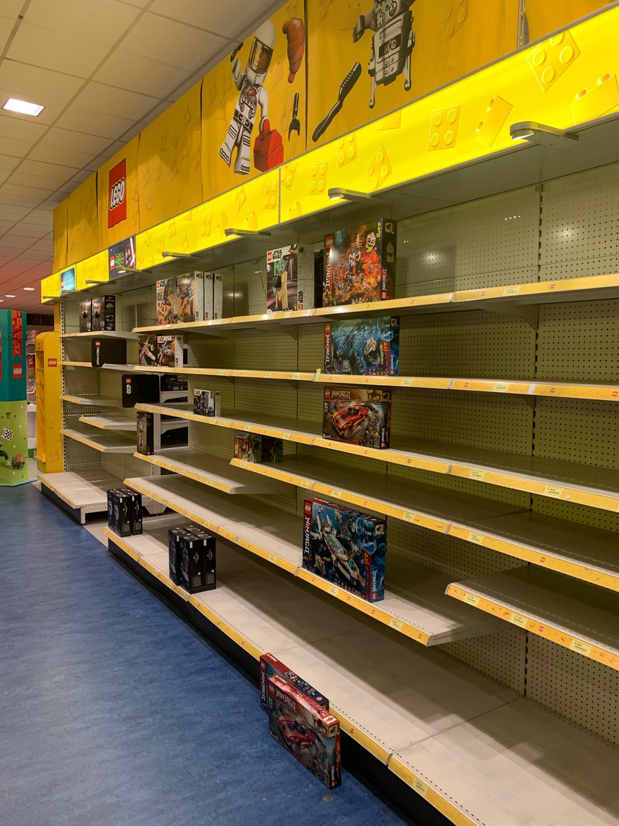 AdEggermont's tweet photo. Ad: heeft een Fun-waardebon die alleen deze week geldig is

De Lego-afdeling in de Fun-winkels:

#fml 😭 https://t.co/xbq6jRMIZW