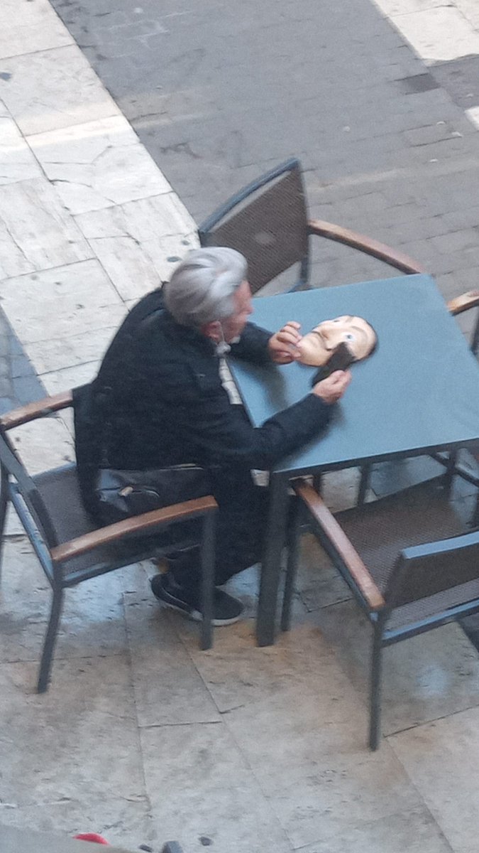 Para que digan que <a href="/lacasadepapel/">La casa de papel - BERLÍN</a>  no es para todas las edades...

Mira lo que me he encontrado 😁
<a href="/VancouverMed/">Vancouver Media</a> <a href="/KoldoSerra/">Koldo Serra</a> <a href="/NetflixES/">Netflix España</a> <a href="/Jesus_Colmenar/">Jesús Colmenar</a> <a href="/AlvaroMorte/">Alvaro Morte</a> <a href="/Najwa_Nimri/">najwa</a>