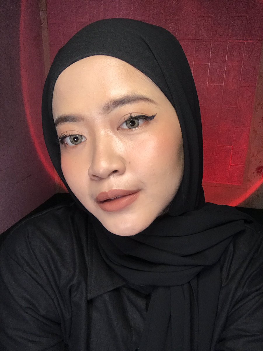 kforkinsley's tweet photo. Sesuai harapan aku, hasilnya ngga ngecewain saat ditimpa makeup. LIAT DONG!!! NGGA BIKIN CRACK, NGGA BIKIN CAKEY, DAN AKU NGERASA MAKEUP AKU LEBIH MENYATU <3.
CINTAKUUUUUU @avoskinbeauty
#BasictobeTrue https://t.co/bRUfEVFGJQ