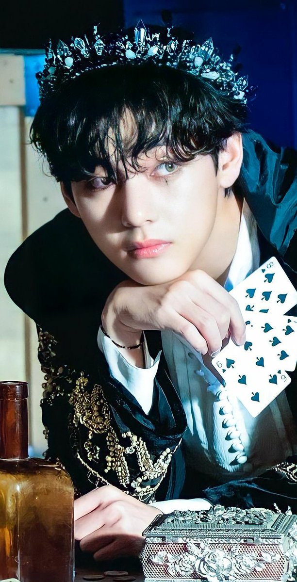 I_sha84's tweet photo. Happiest birthday to this precious angel🥳I hope he knows how much happiness he brings into my life. Thank you for existing and brightening up our life. Love you Taetae💜 @BTS_twt #KimTaehyung #HappyBirthdayTaehyung
#HAPPYVDAY #HappyTaehyungDay
#HAPPYVDAY_태형이의날들이밝게빛나길 https://t.co/cX5XS3HPLK