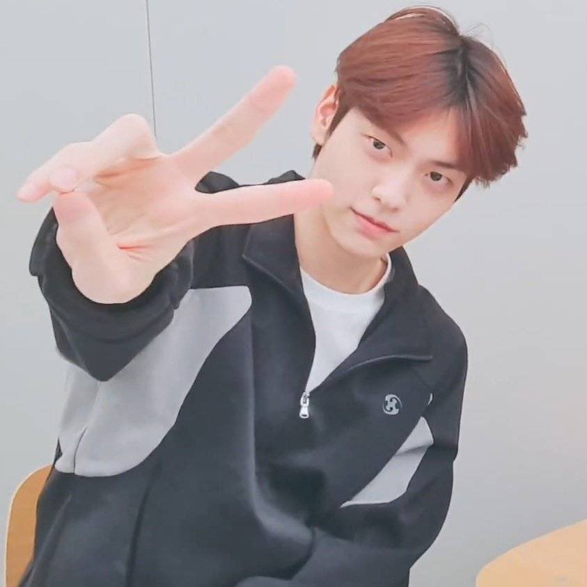 boycold33's tweet photo. soobin呀 有1205个祝福啦^_^ 好开心噢
新的一年你也要开心健康 享受舞台噢 https://t.co/N08RhghAD0