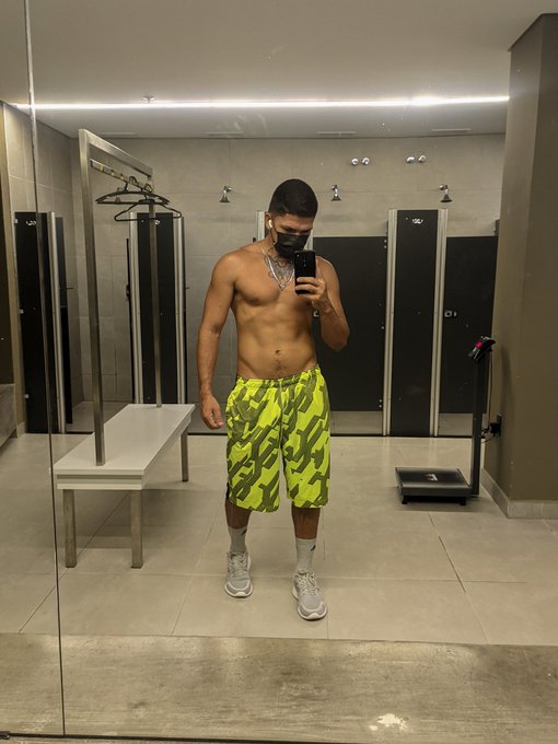 Quem diria que essa gostosa tem 62 anos https://t.co/YlmJUE8HyS