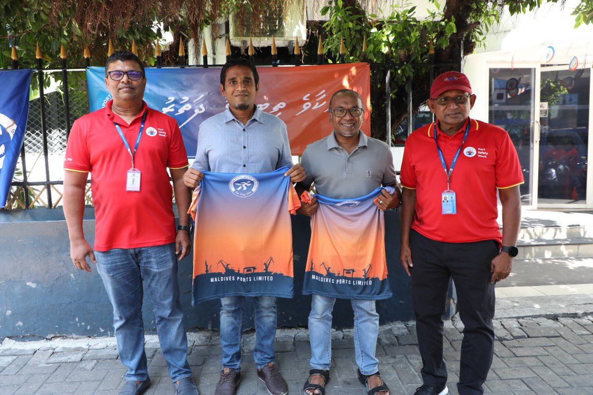 Portmv's tweet photo. Members of parliament received their #PortSafetyRun jersey ahead of tomorrow’s run. @SalleHoarafushi @HassanLatheef @ilyas_labeeb https://t.co/2d2FTQvx8o