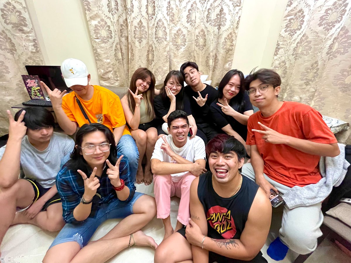 yangyo_0802's tweet photo. Will forever treasure the friendship I have with these people. Love you guys. Happy 10th year anniversary.  🥺♥️ https://t.co/vnfDl6zICM