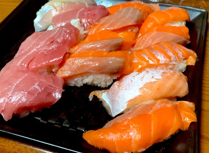 仕事納めで余ったやつ貰った🍣🍣🍣🍣🍣 