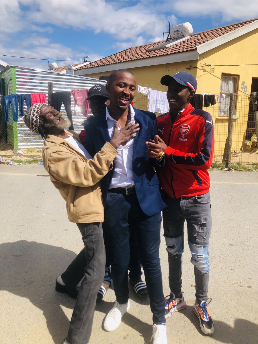Sim_Vanga95's tweet photo. Young and old they give me love ❤️ https://t.co/J54pDJEaVJ