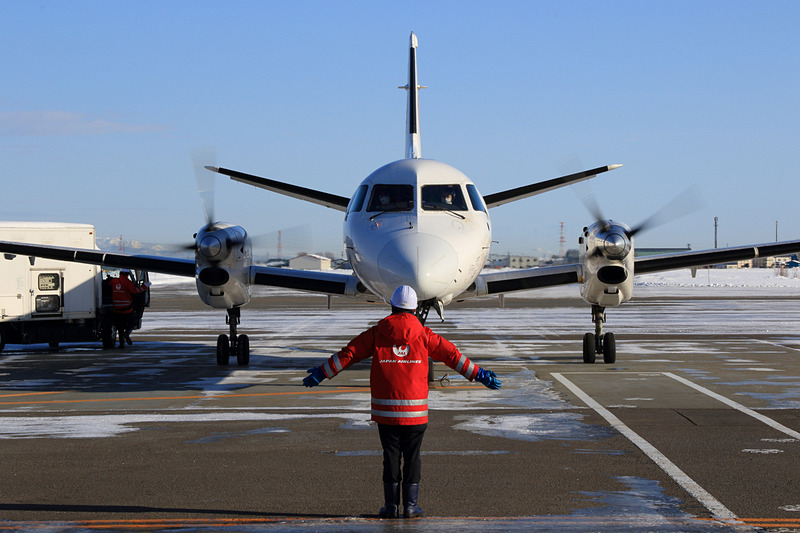 travelwatch_jp's tweet photo. 【今日の人気記事】国内航空会社最後のSAAB 340Bが鹿児島へ。丘珠空港フライオーバーで最後の別れ! https://t.co/pHorweRPiA #北海道エアシステム #SAAB #JA02HC https://t.co/ZRLQBjLppf