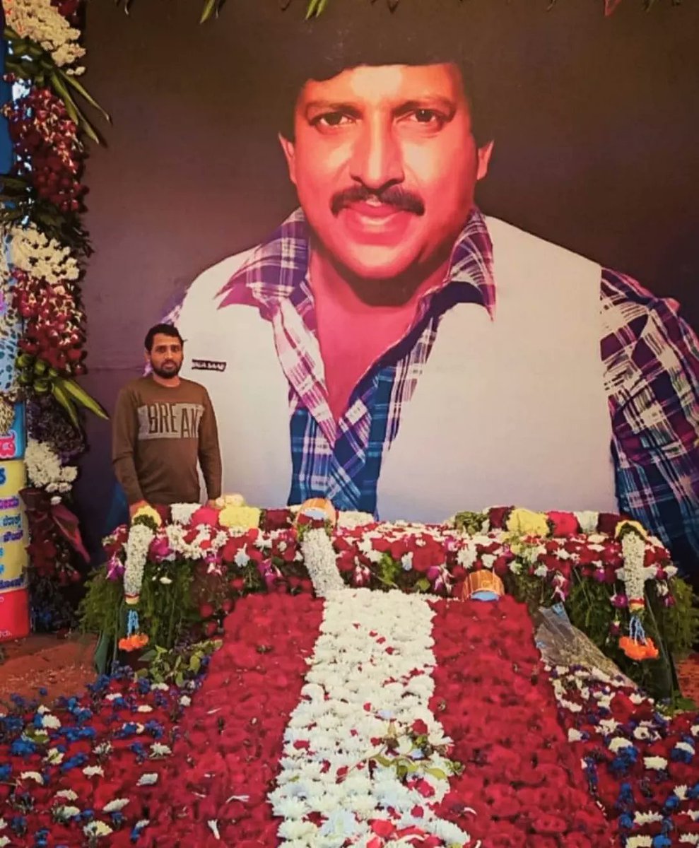 RAVISHARAN KUSHWAHA (@ravisharanku) on Twitter photo A famous star of Karnataka (kannada movie) today death anniversary dr.vishnuvardhan๐๐๐๐๐#karnataka๐
#Bengaluru #vishnuvardhan #vishnuvardhanfans๐๐๐ฅณ๐ฅฐ #drvishnuvardhan #drvishnuvardhanbiggestfansclub #deathanniversary #30december2k21๐๐๐ฅณ๐ฅฐ #todaydeathanniversary ๐ A famous star of Karnataka (kannada movie) today death anniversary dr.vishnuvardhan๐๐๐๐๐#karnataka๐
#Bengaluru #vishnuvardhan #vishnuvardhanfans๐๐๐ฅณ๐ฅฐ #drvishnuvardhan #drvishnuvardhanbiggestfansclub #deathanniversary #30december2k21๐๐๐ฅณ๐ฅฐ #todaydeathanniversary ๐