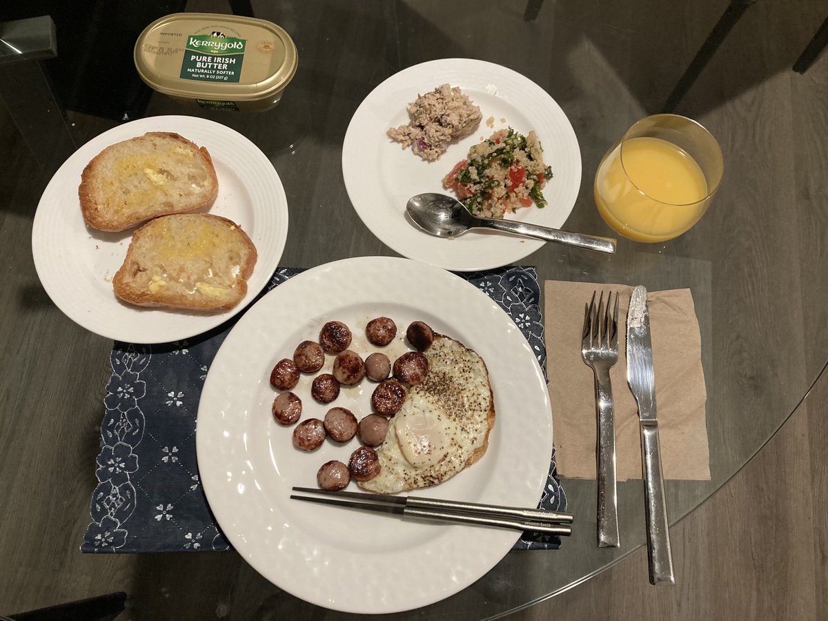 TomNakamura's tweet photo. Good morning! My breakfast for the day. Starting to find out what #food items can be found at which supermarkets. #Acmebread #朝食 #自炊 https://t.co/fVrB8wRrqw